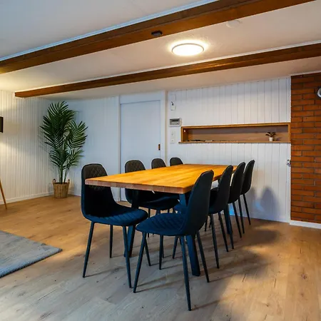 Large In Town Center Next To Brunngasse & Near Apartment