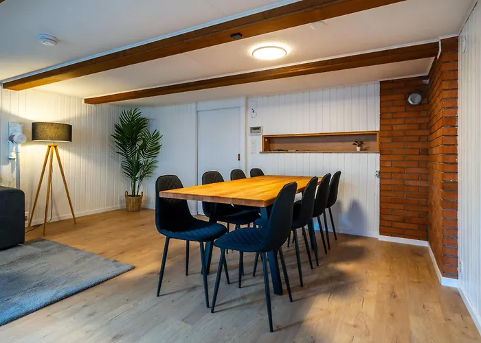 Large In Town Center Next To Brunngasse & Near Lejlighed