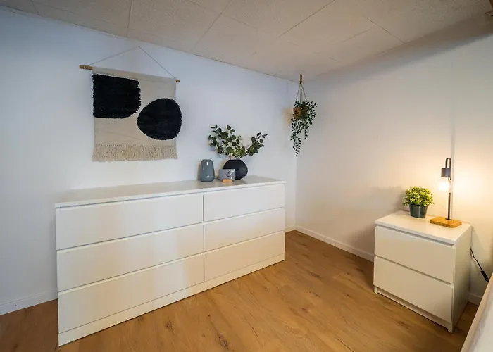 Large In Town Center Next To Brunngasse & Near