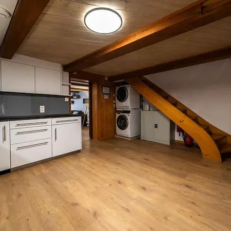 Large In Town Center Next To Brunngasse & Near Lägenhet