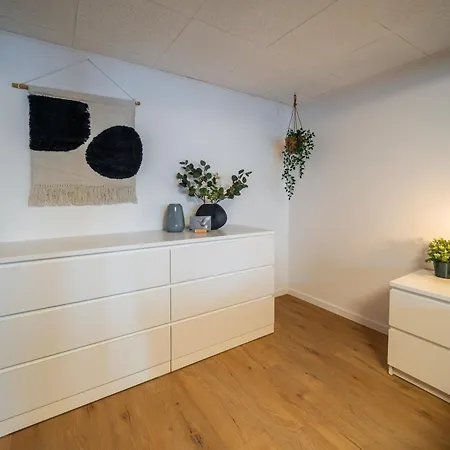 Large In Town Center Next To Brunngasse & Near